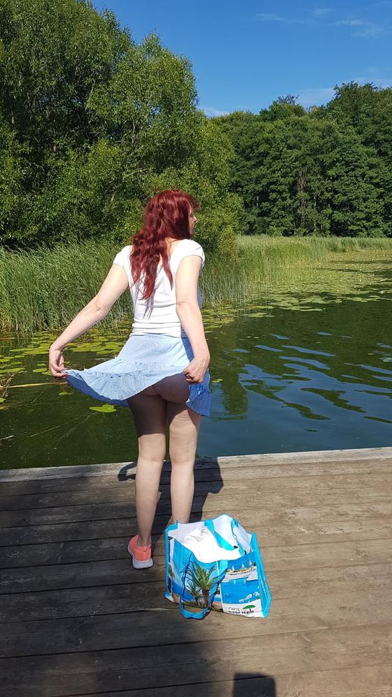 25P exhibitionist