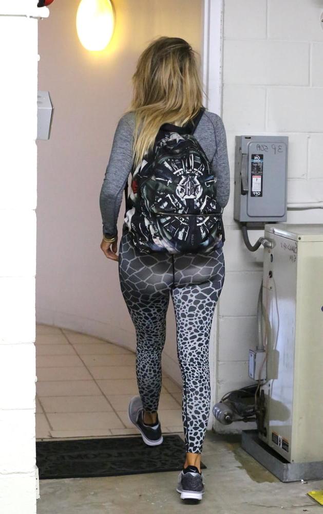 25P Celebrity Sluts I Want To Fuck: Khloe Kardashian