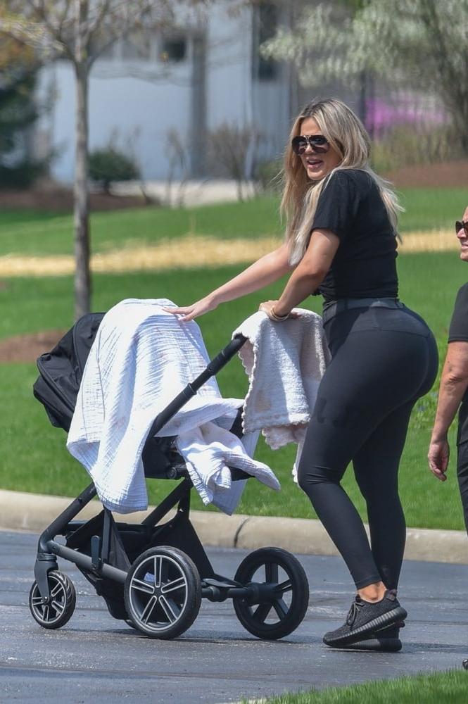 25P Celebrity Sluts I Want To Fuck: Khloe Kardashian