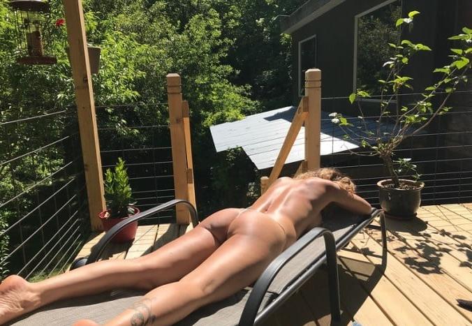 25P Sunbathing matures 4