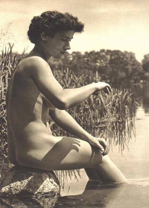 25P Naked people of vintage photos Vol. 33