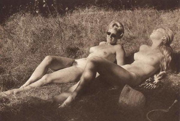 25P Naked people of vintage photos Vol. 33