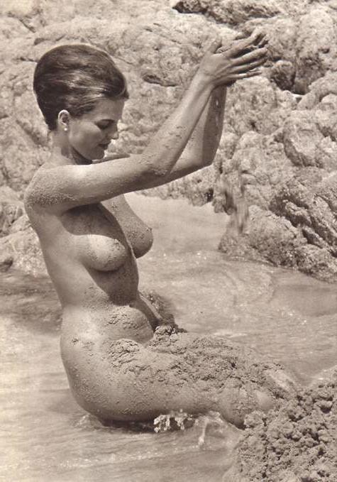 25P Naked people of vintage photos Vol. 33