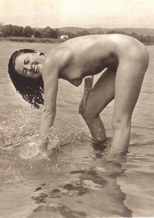 25P Naked people of vintage photos Vol. 33