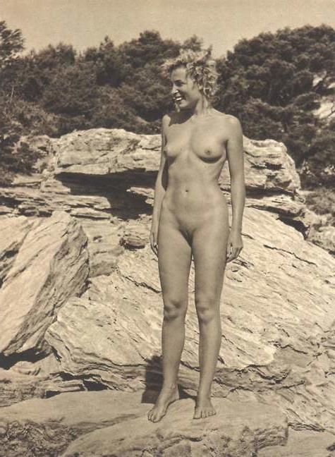 25P Naked people of vintage photos Vol. 33