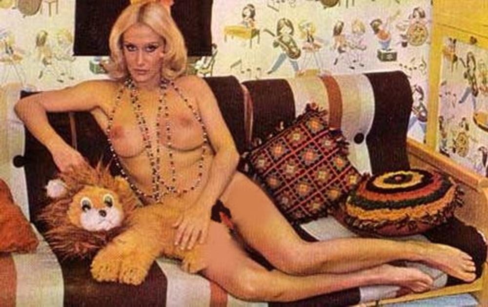 25P Vintage spanish tv host