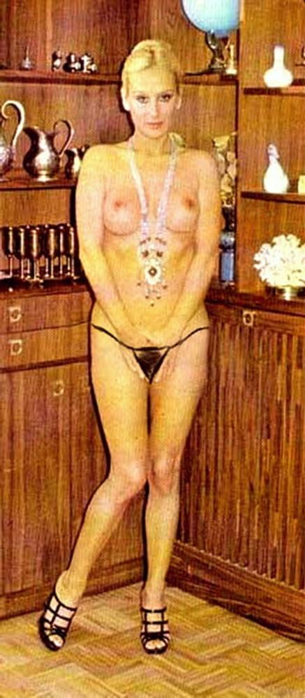 25P Vintage spanish tv host