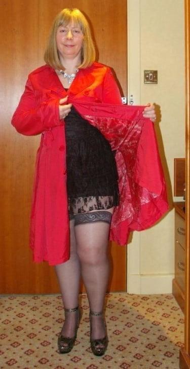 25P Mature Women in Nylons and Stockings 14