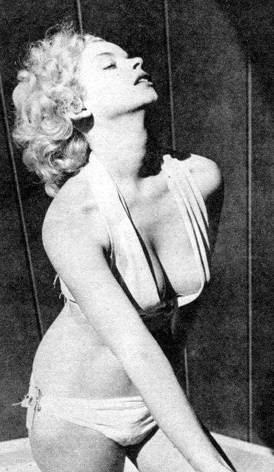 25P Celebrity Boobs - Eve Meyer
