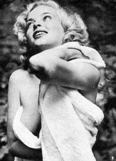 25P Celebrity Boobs - Eve Meyer