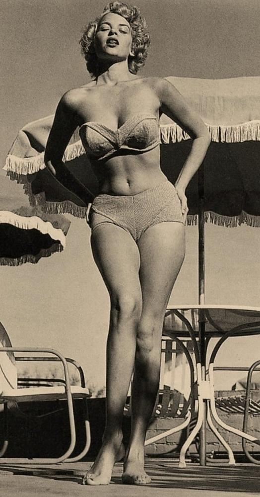 25P Celebrity Boobs - Eve Meyer