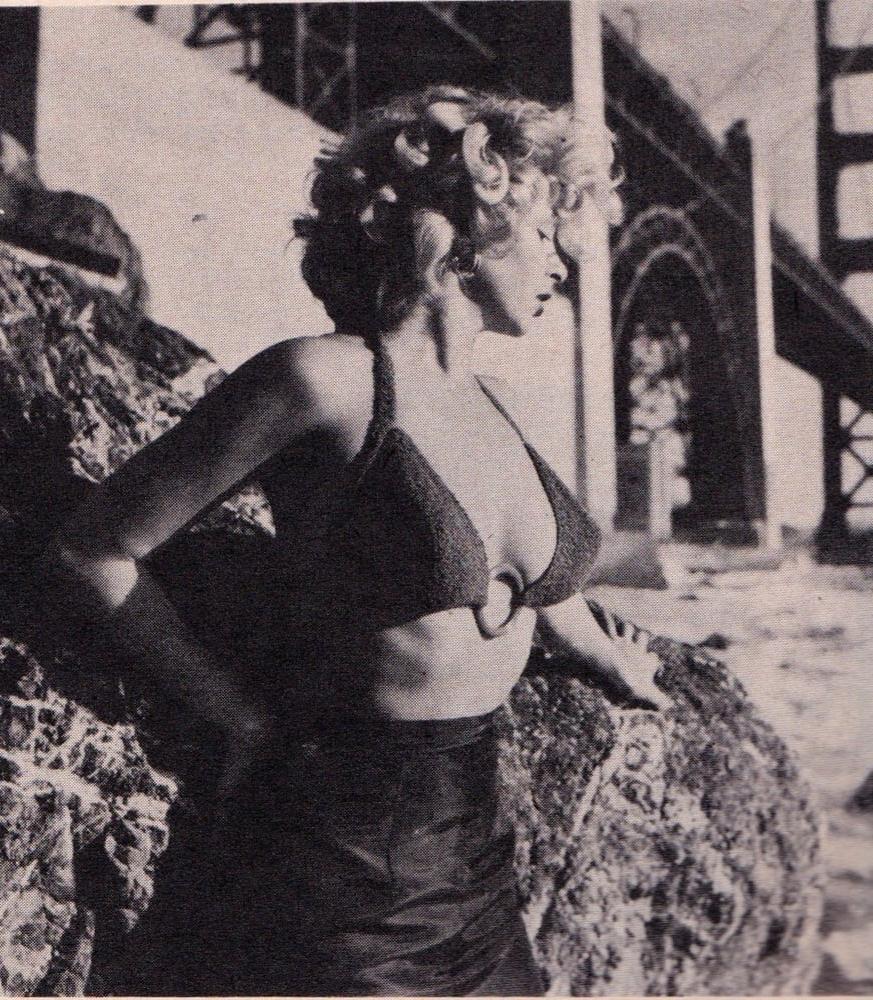25P Celebrity Boobs - Eve Meyer