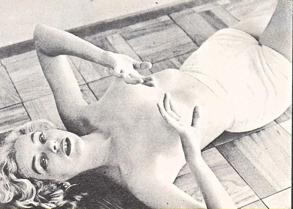 25P Celebrity Boobs - Eve Meyer