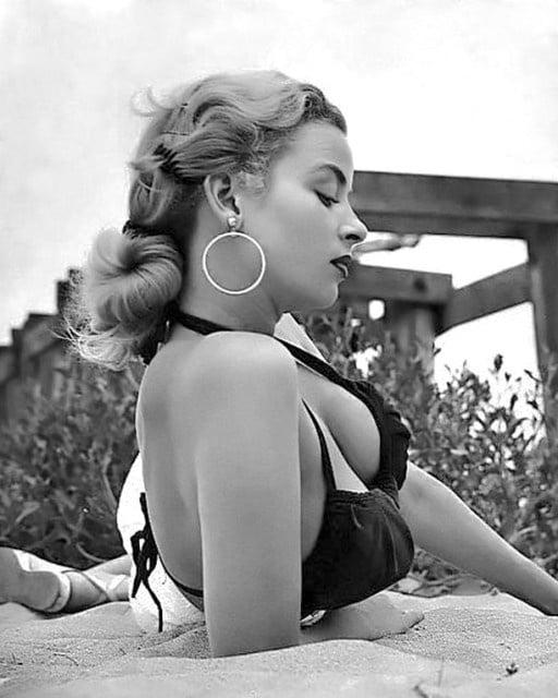 25P Celebrity Boobs - Eve Meyer