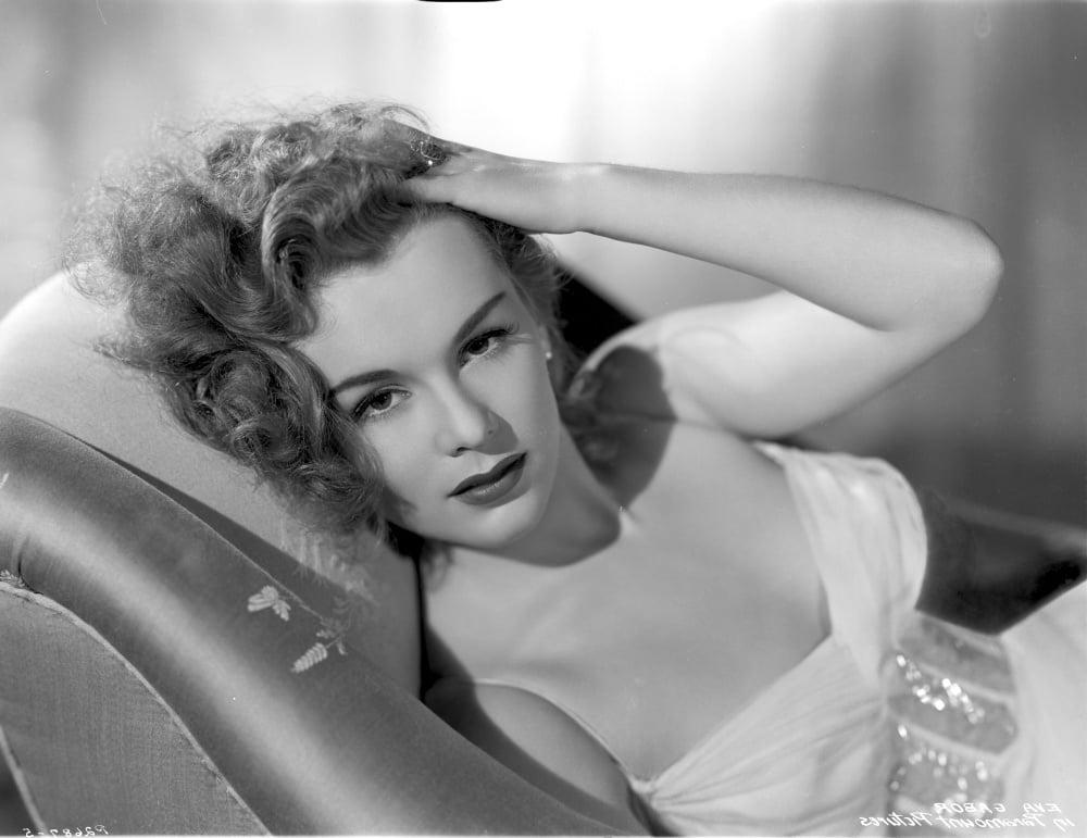 25P Celebrity Boobs - Eva Gabor