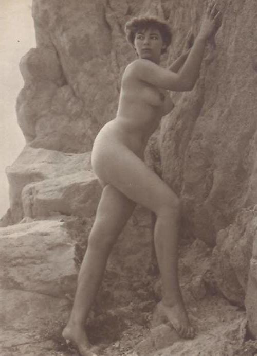 25P Naked people of vintage photos Vol. 32
