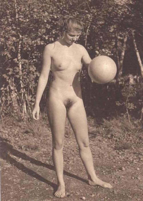 25P Naked people of vintage photos Vol. 32