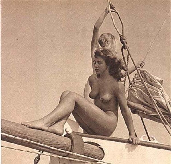 25P Naked people of vintage photos Vol. 32
