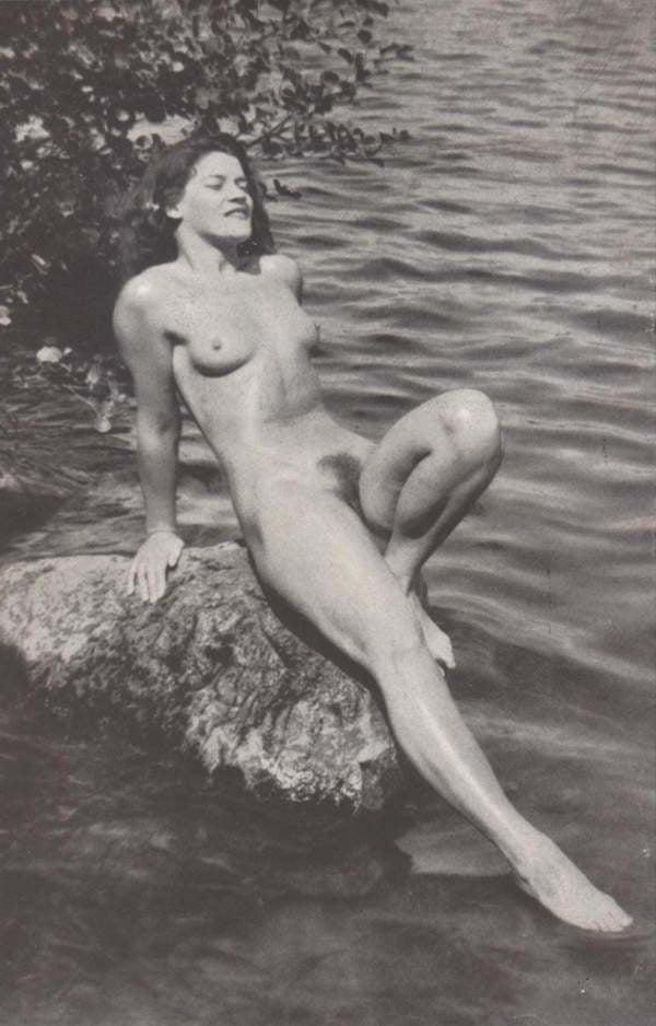 25P Naked people of vintage photos Vol. 32