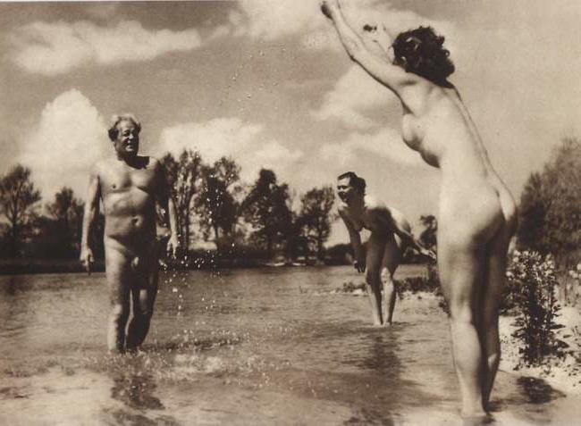 25P Naked people of vintage photos Vol. 32