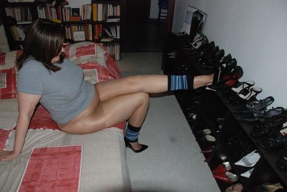 25P Mature Women in Pantyhose 15