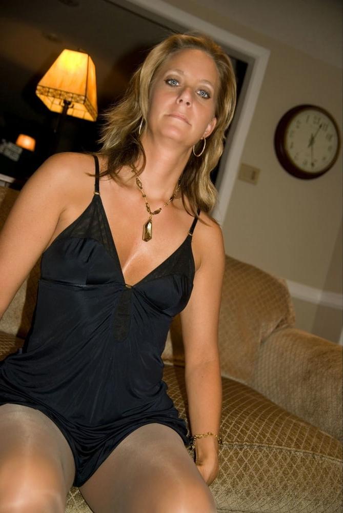 25P Mature Women in Pantyhose 13