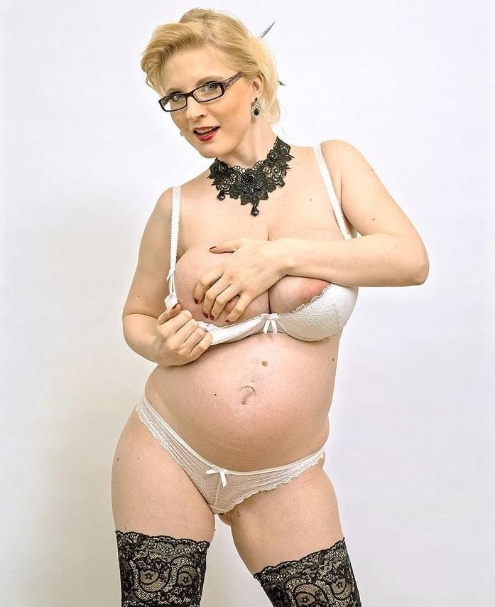 16P Blonde pregnant and hanging tits