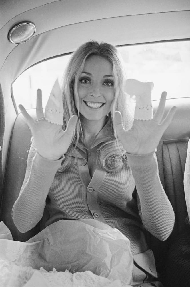 25P Celebrity Boobs - Sharon Tate
