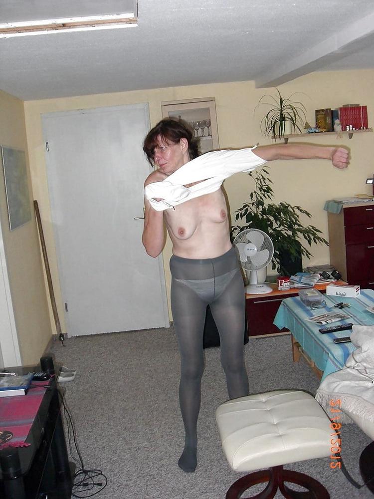 25P Mature Women in Pantyhose 12