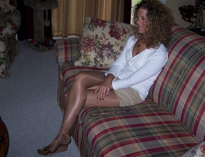 25P Mature Women in Pantyhose 12