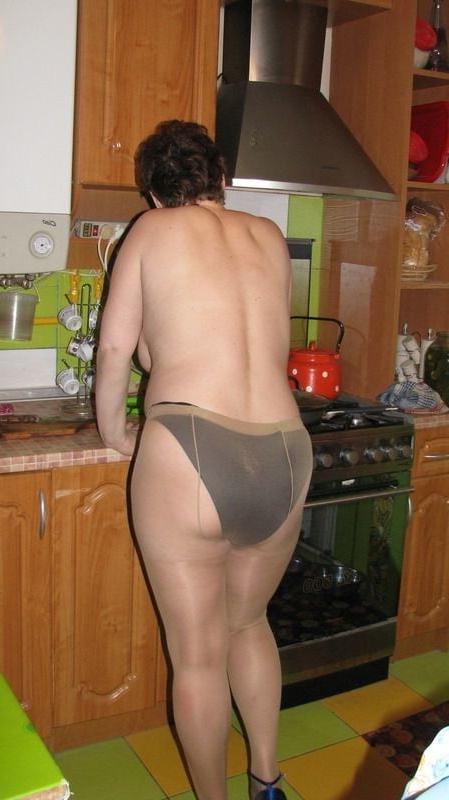 25P Mature Women in Pantyhose 12