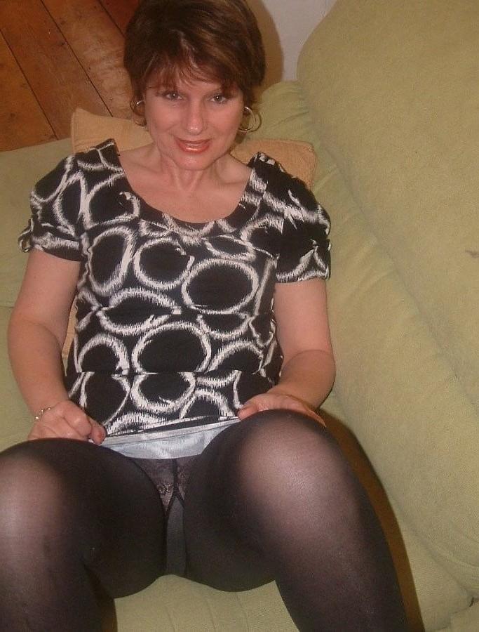25P Mature Women in Pantyhose 12