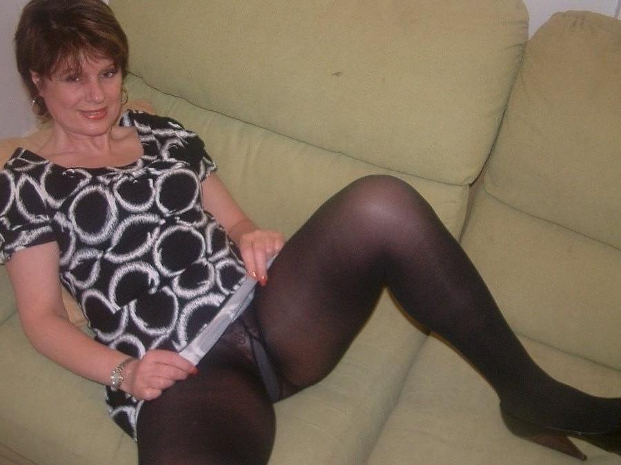 25P Mature Women in Pantyhose 12