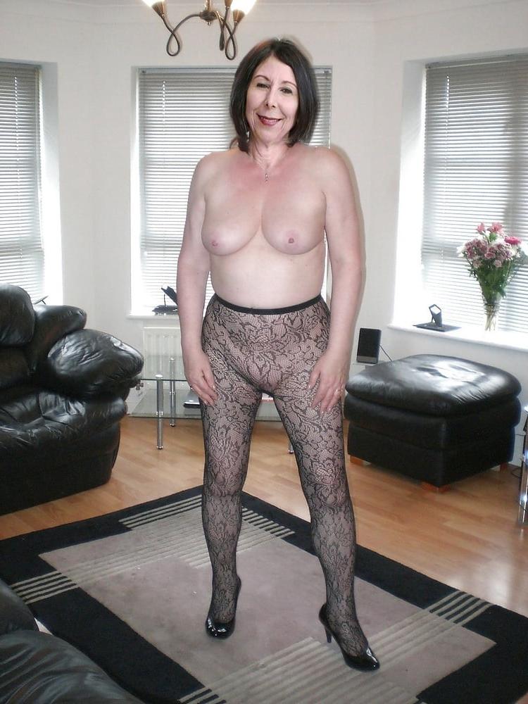 25P Mature Women in Pantyhose 10