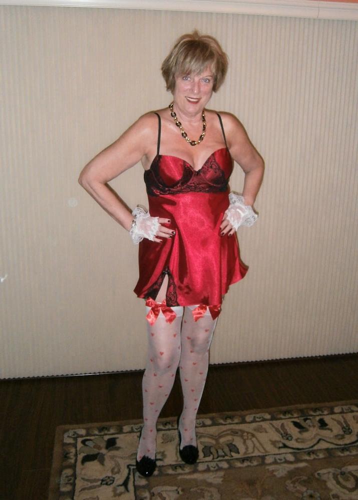 25P Mature Women in Nylons and Stockings 11