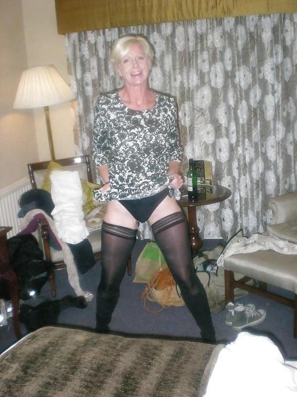 25P Mature Women in Nylons and Stockings 11