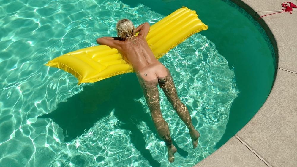 25P Hot blond pool milf