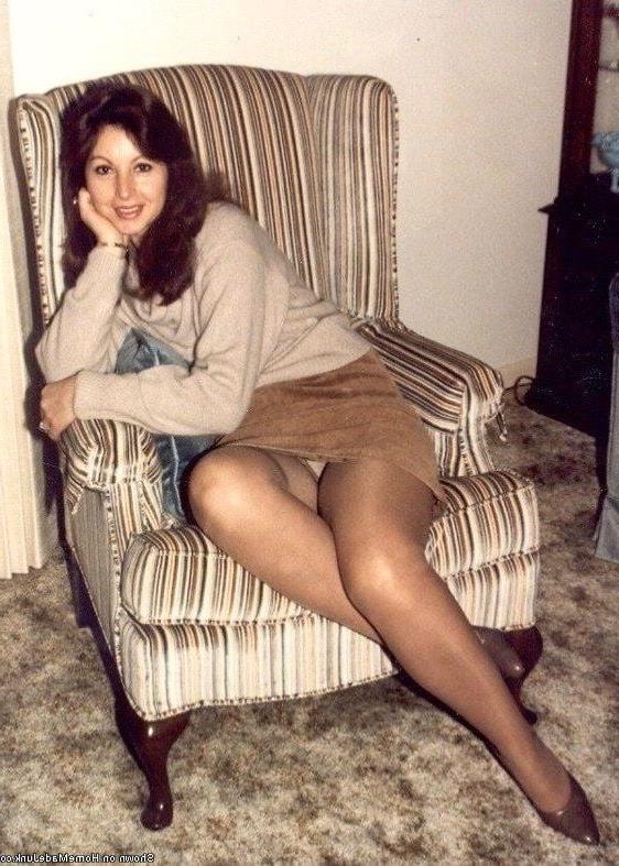 25P Mature Women in Nylons and Stockings 12