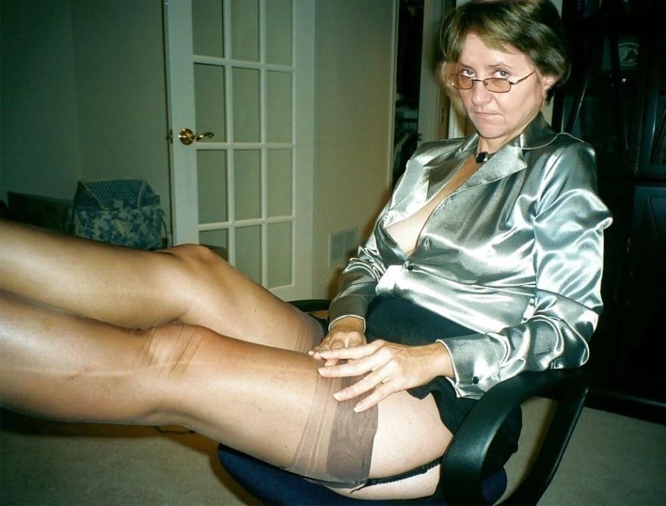 25P Mature Women in Nylons and Stockings 12
