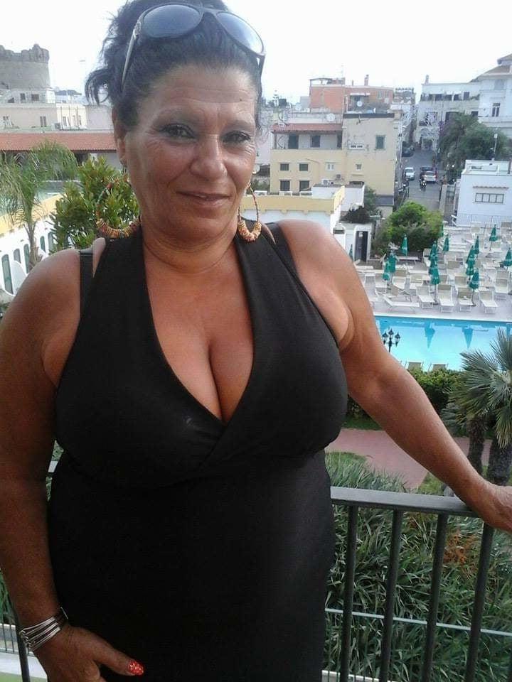 25P Italian GILF Giussipina