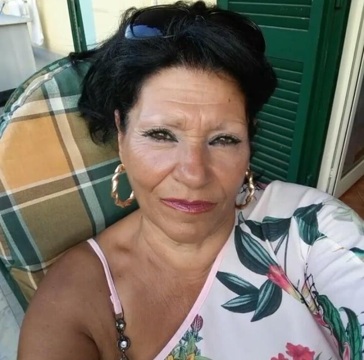 25P Italian GILF Giussipina