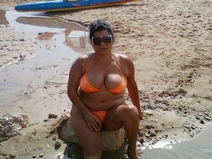 25P Italian GILF Giussipina