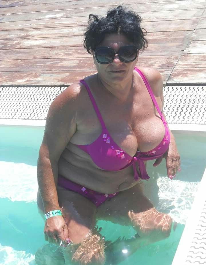 25P Italian GILF Giussipina