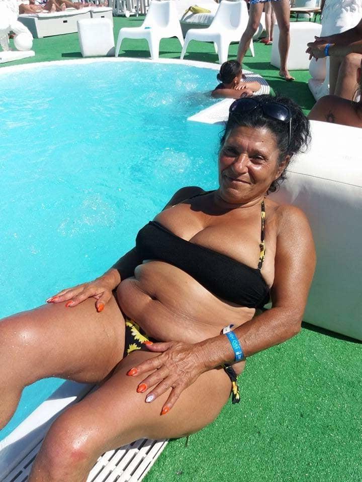 25P Italian GILF Giussipina