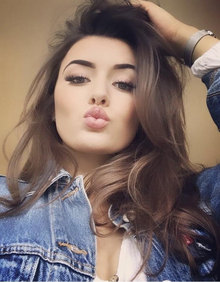 13P Irish Tipp brunette babe