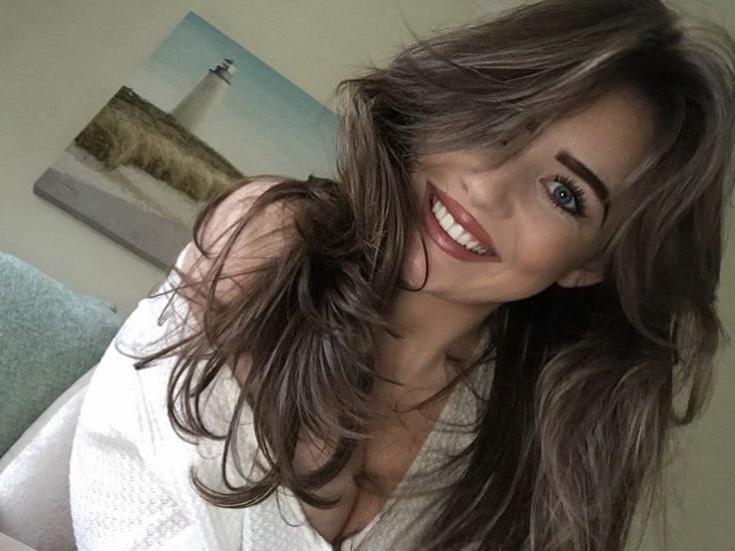 13P Irish Tipp brunette babe