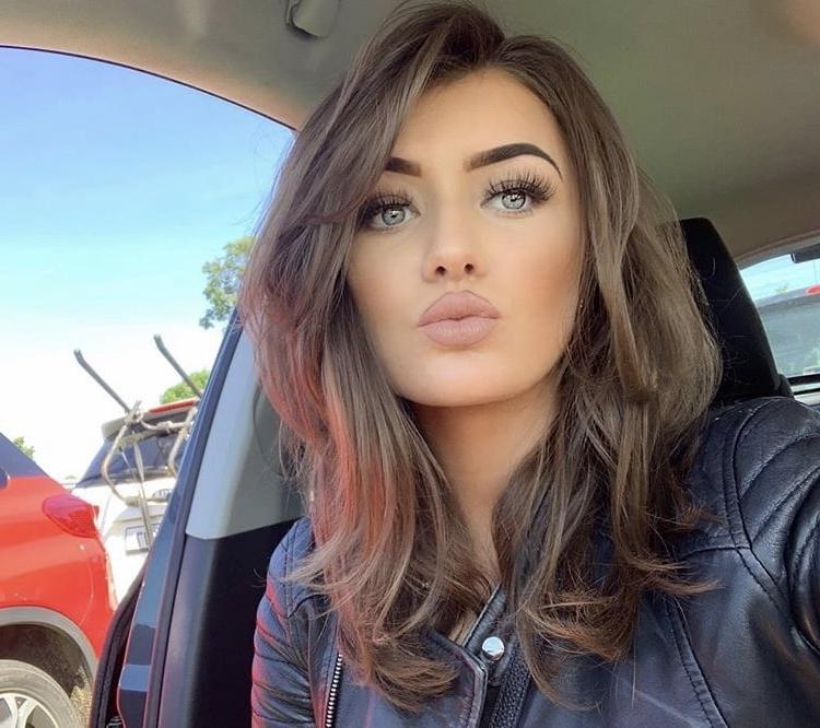 13P Irish Tipp brunette babe