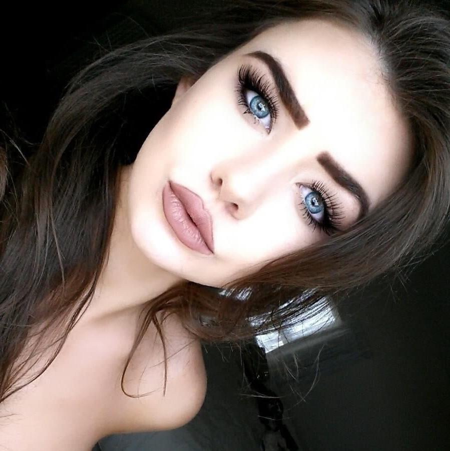 13P Irish Tipp brunette babe