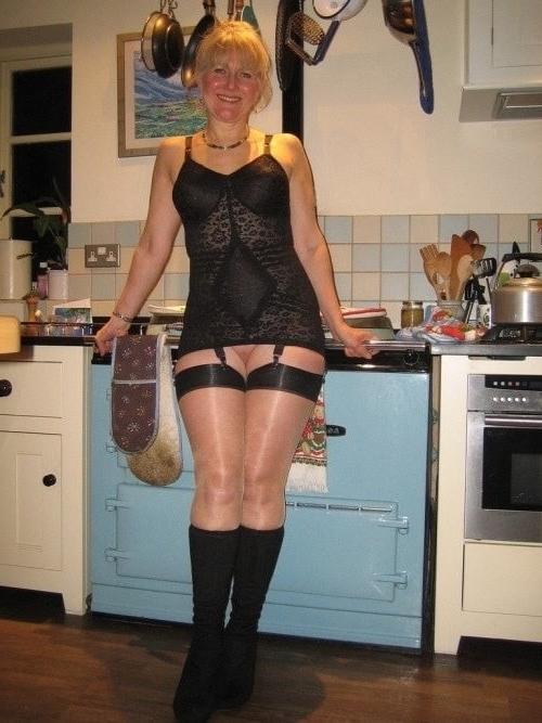 25P Mature Women in Nylons and Stockings 10