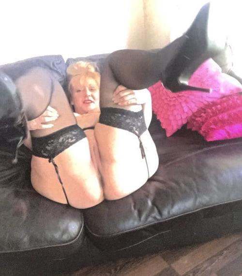 25P Mature Women in Nylons and Stockings 10